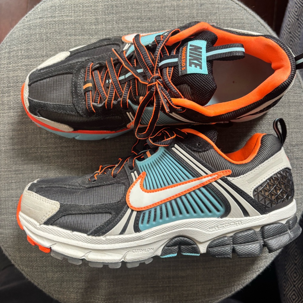 Women’s Nike Zoom Vomero 5 Blue Graze Total Orange Size 6.5  (FZ3963010)
